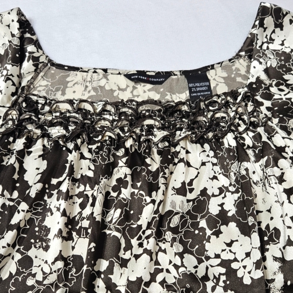 New York & Company satiny short cap sleeves top blouse with floral print Large - Picture 3 of 8